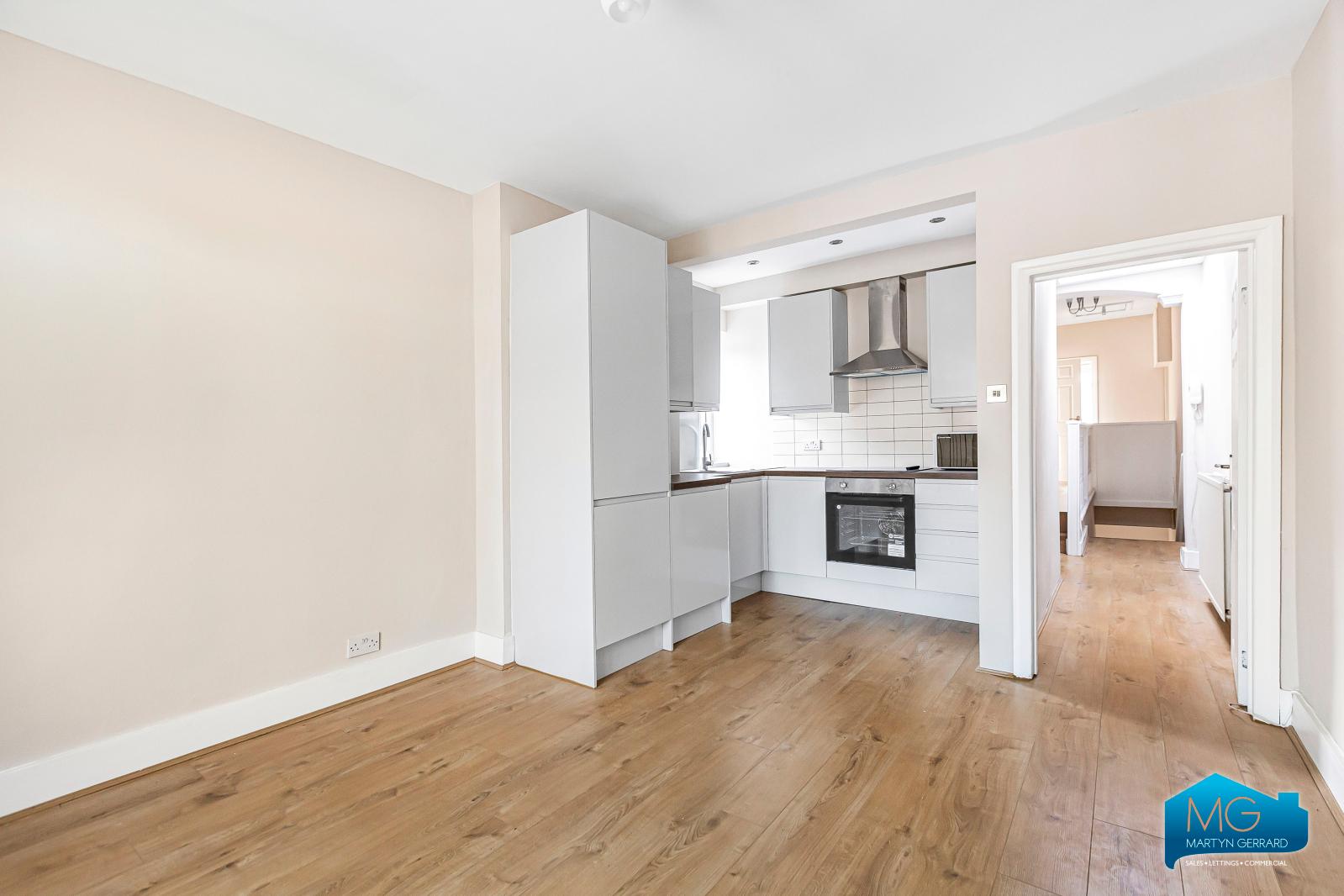 2 bedroom Apartment to rent - Martyn Gerrard