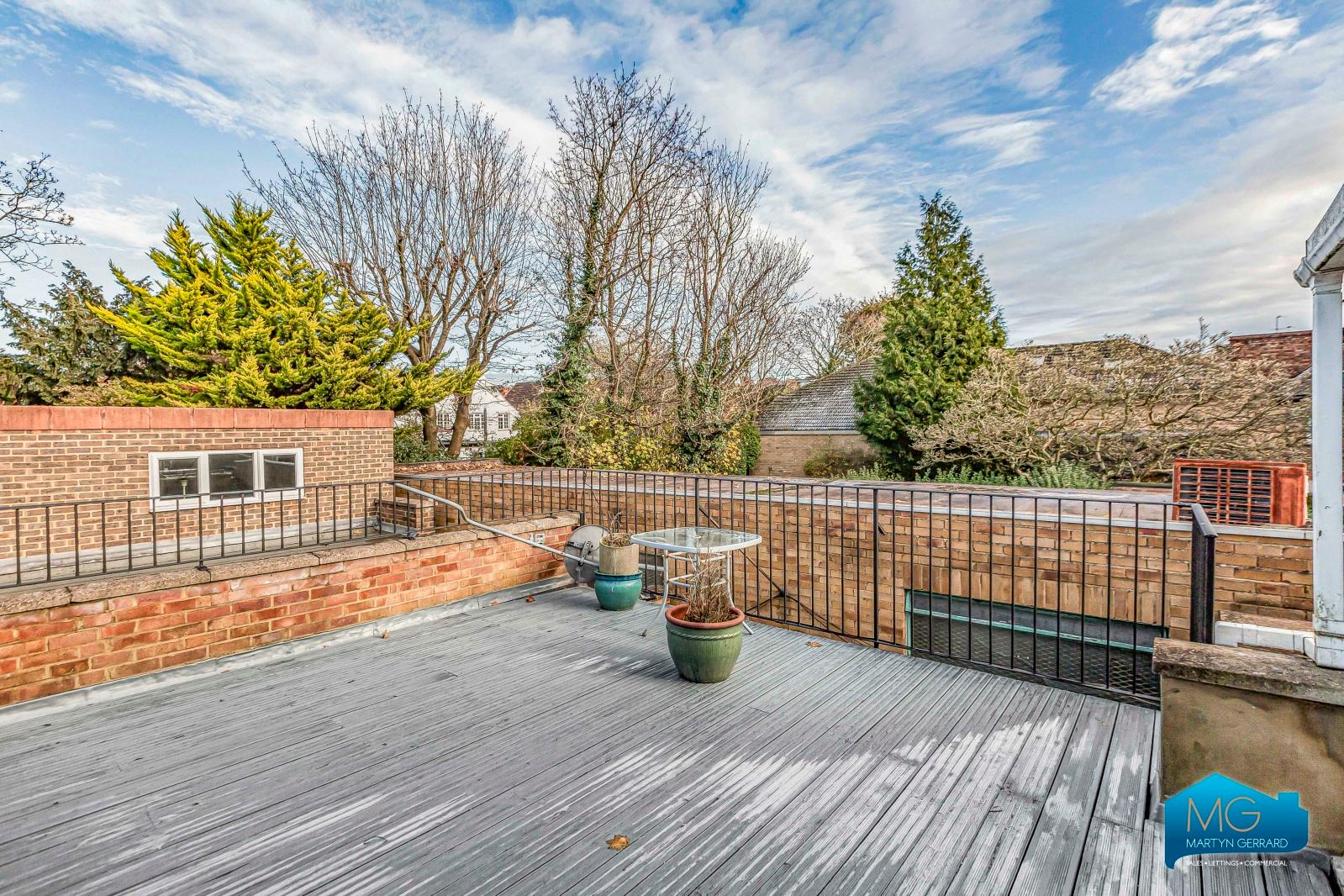 2 bedroom Apartment to rent - Martyn Gerrard