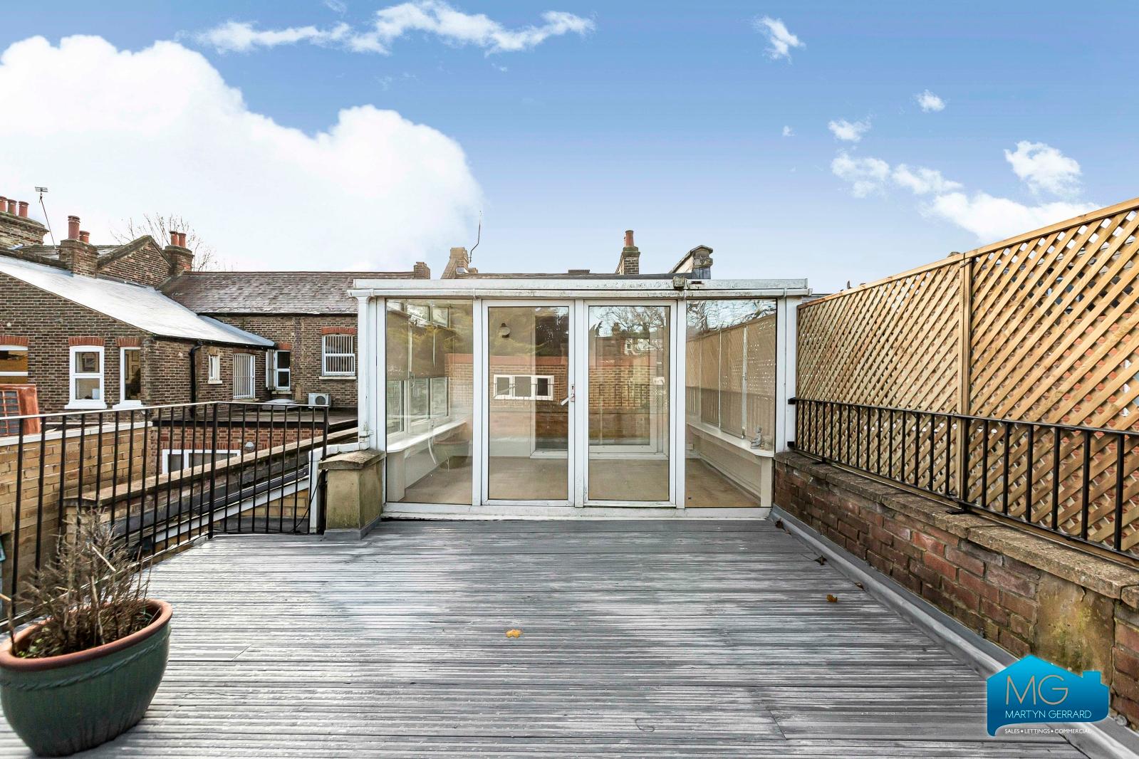 2 bedroom Apartment to rent - Martyn Gerrard