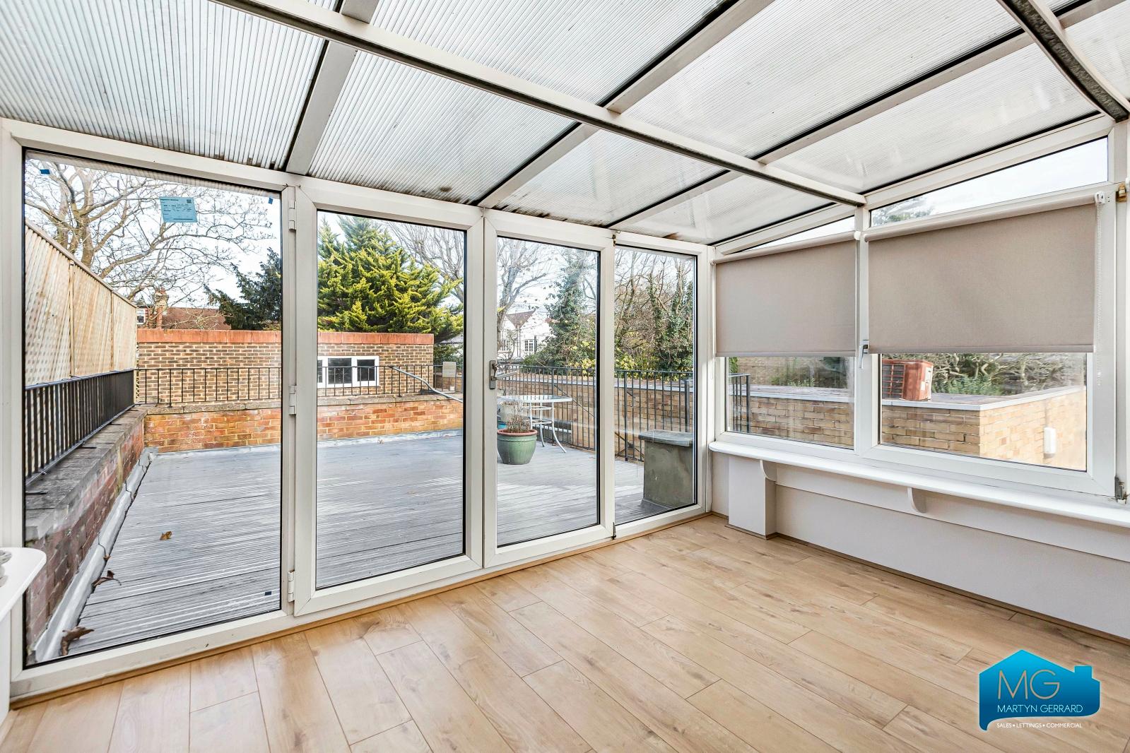 2 bedroom Apartment to rent - Martyn Gerrard