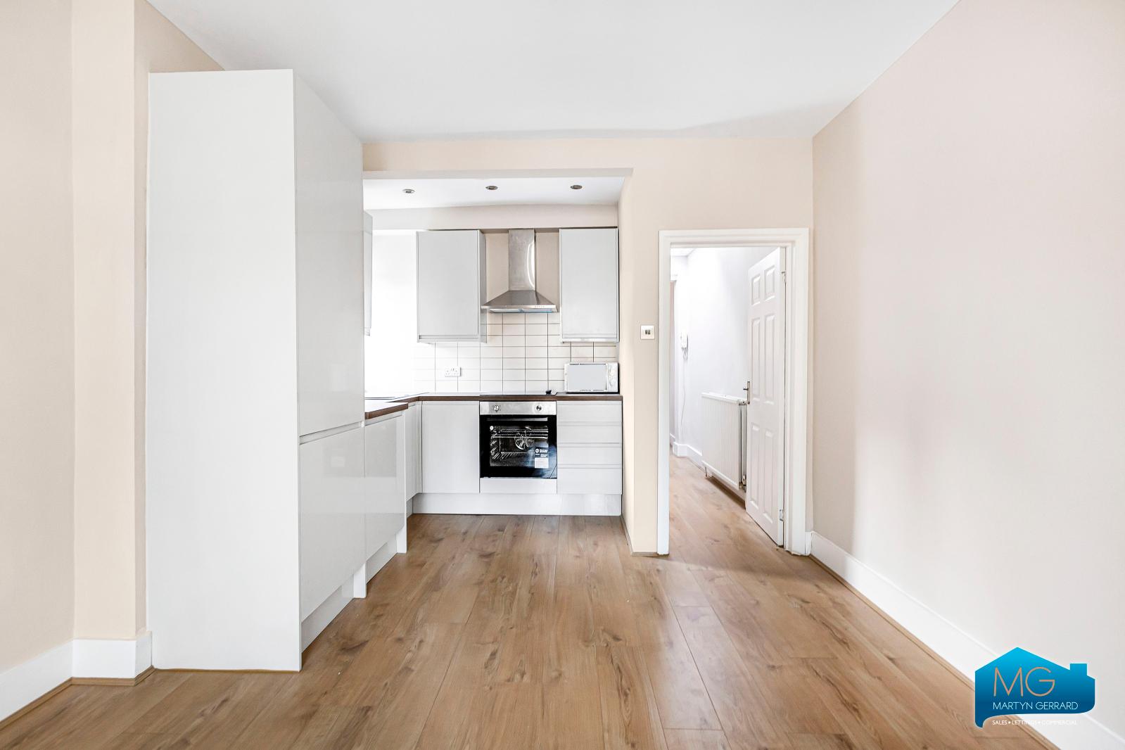 2 bedroom Apartment to rent - Martyn Gerrard