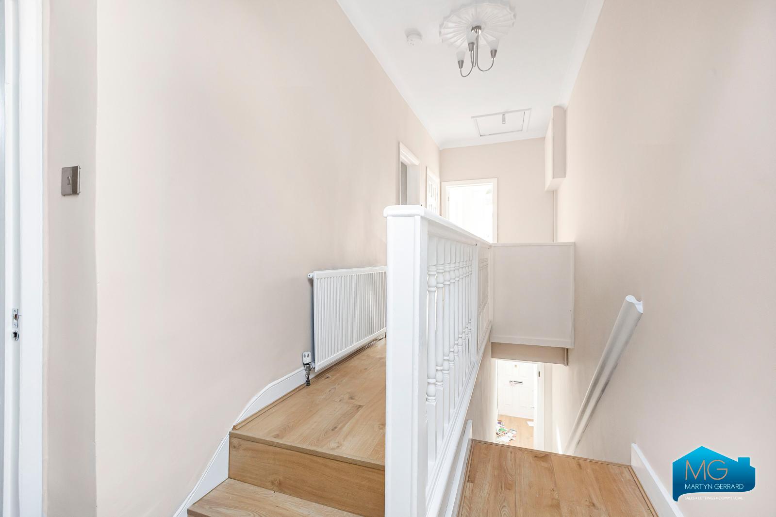 2 bedroom Apartment to rent - Martyn Gerrard