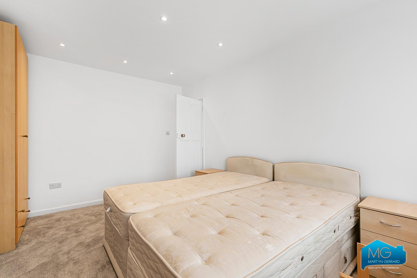 3 bedroom Semi-Detached House to rent - Martyn Gerrard