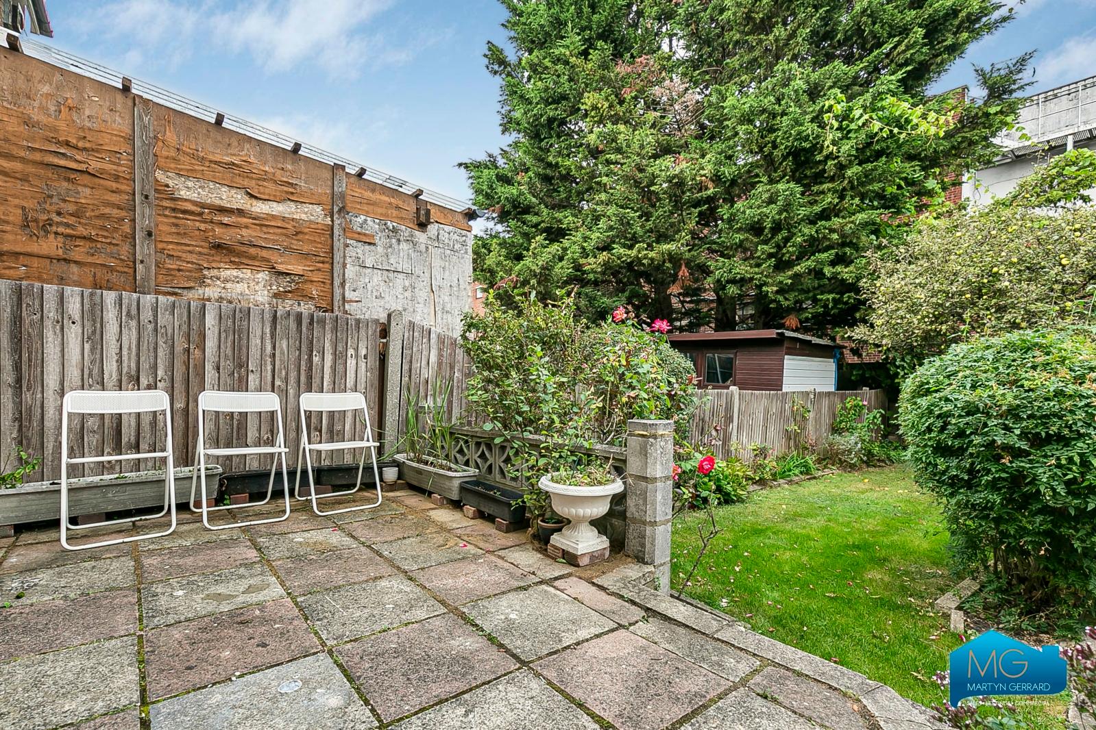 3 bedroom Semi-Detached House to rent - Martyn Gerrard