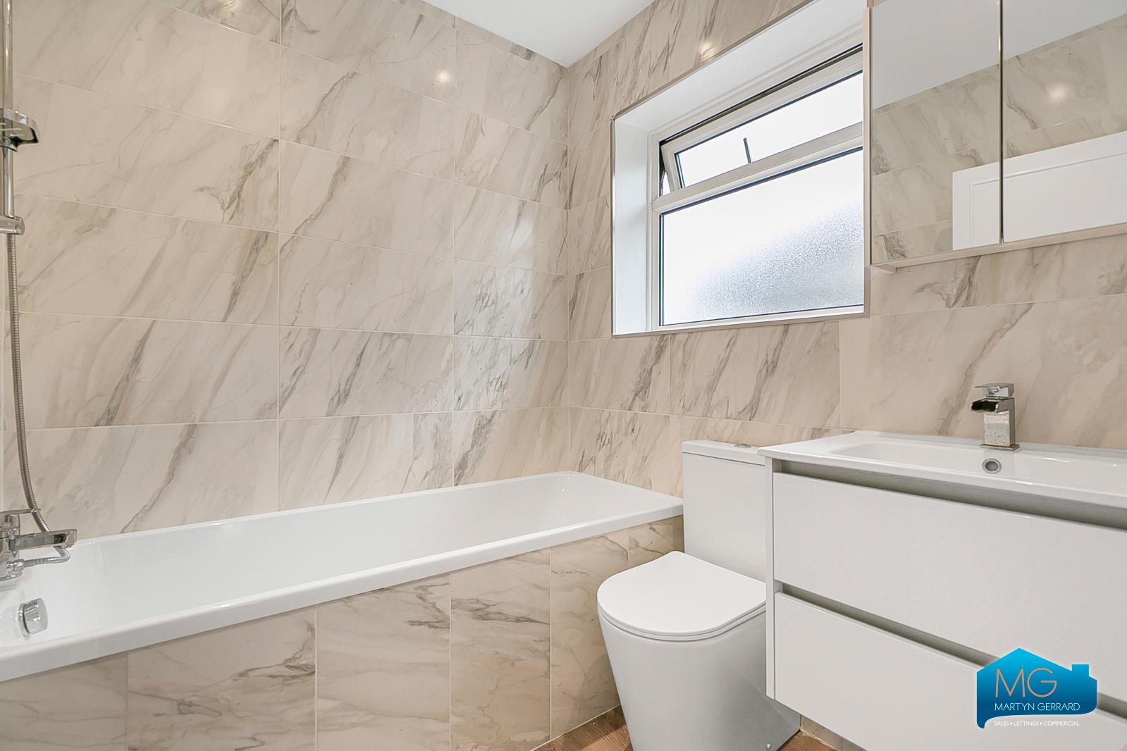3 bedroom Semi-Detached House to rent - Martyn Gerrard