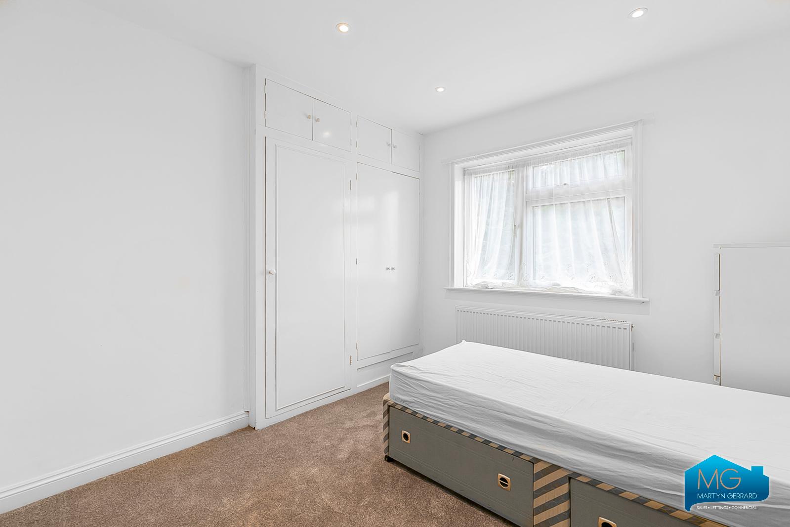 3 bedroom Semi-Detached House to rent - Martyn Gerrard
