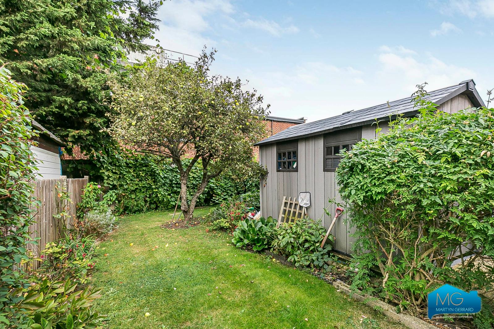 3 bedroom Semi-Detached House to rent - Martyn Gerrard