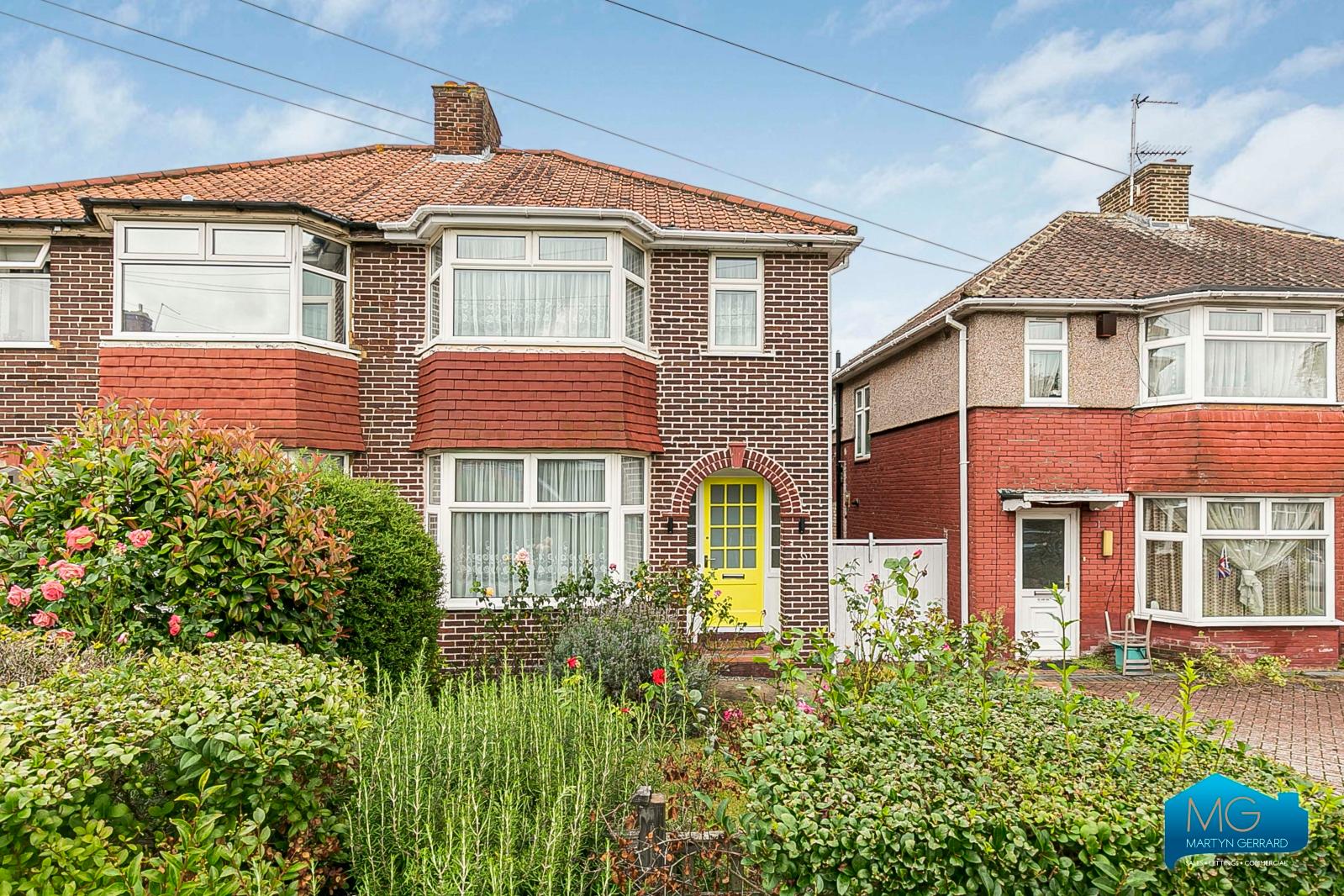 3 bedroom Semi-Detached House to rent - Martyn Gerrard