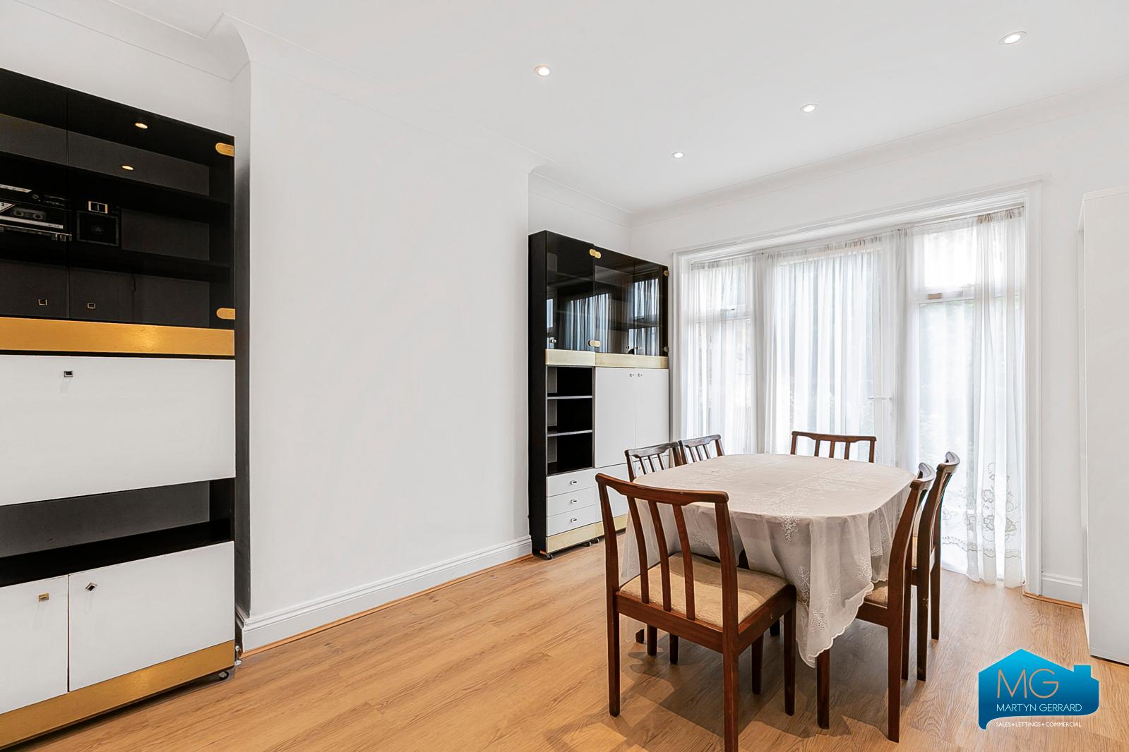 3 bedroom Semi-Detached House to rent - Martyn Gerrard