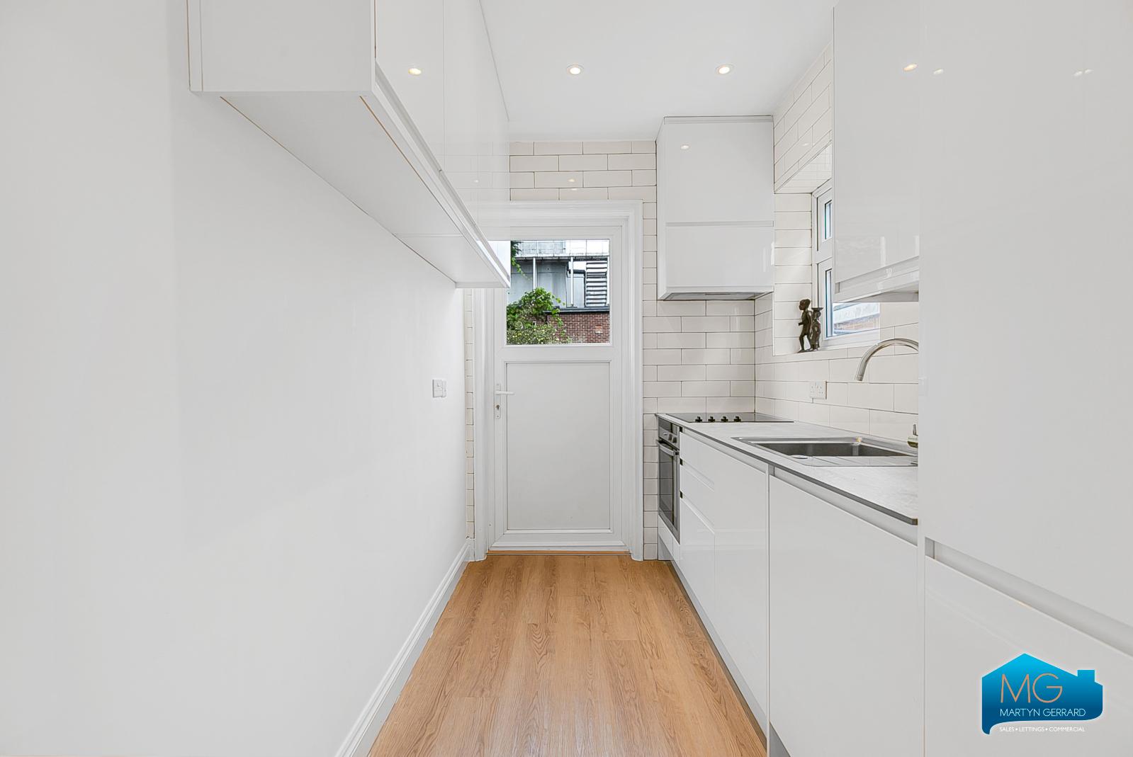 3 bedroom Semi-Detached House to rent - Martyn Gerrard