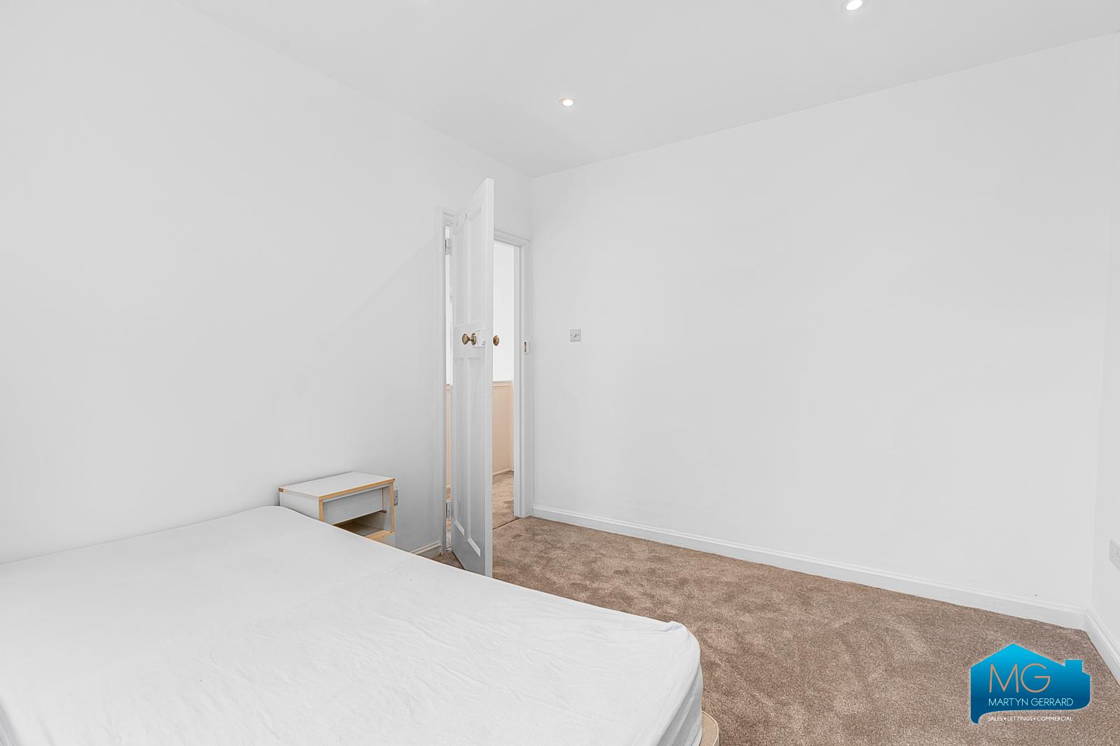 3 bedroom Semi-Detached House to rent - Martyn Gerrard