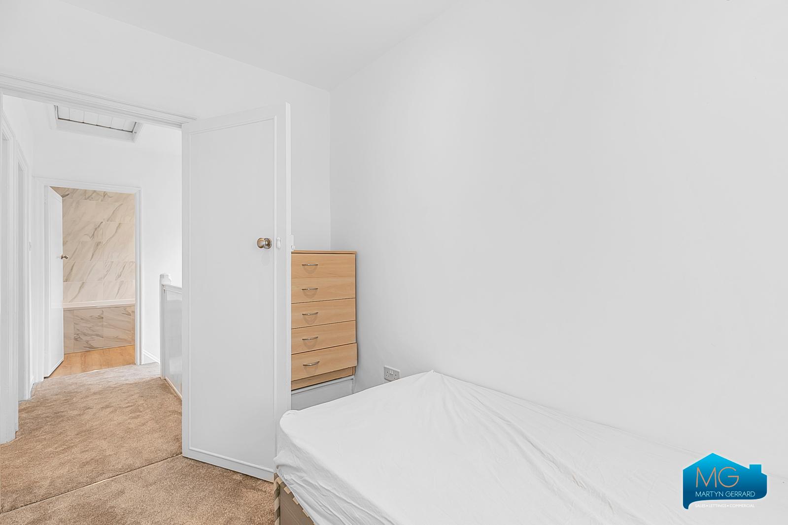3 bedroom Semi-Detached House to rent - Martyn Gerrard