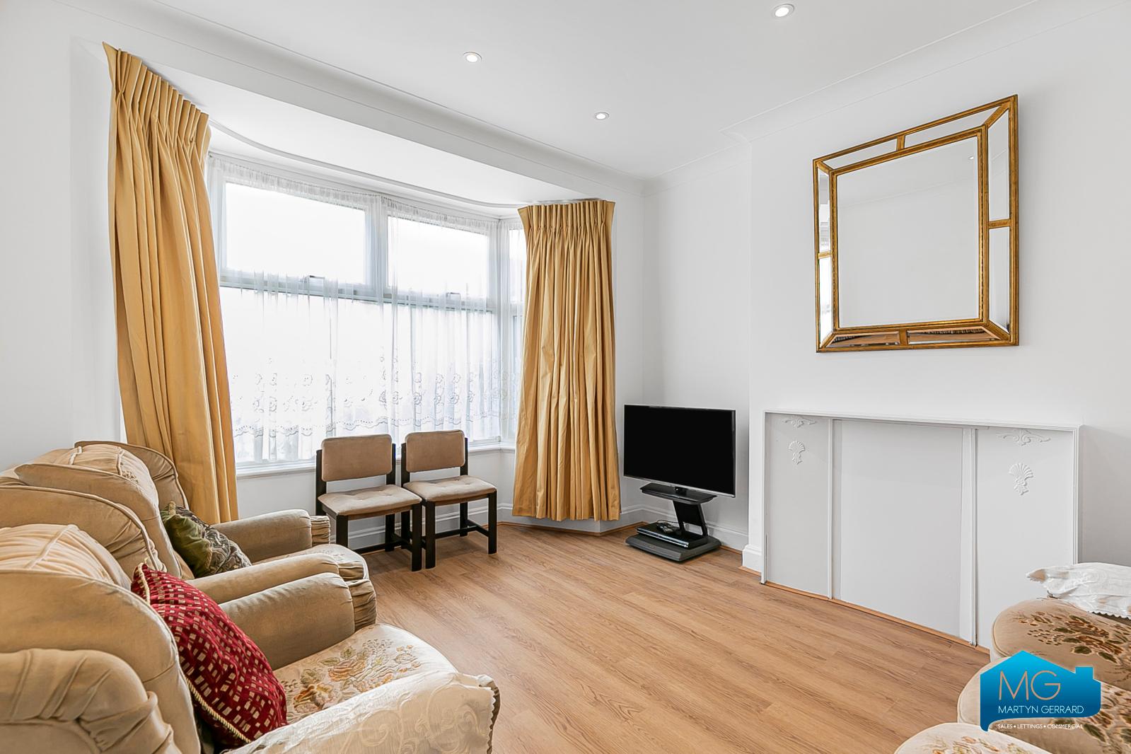 3 bedroom Semi-Detached House to rent - Martyn Gerrard