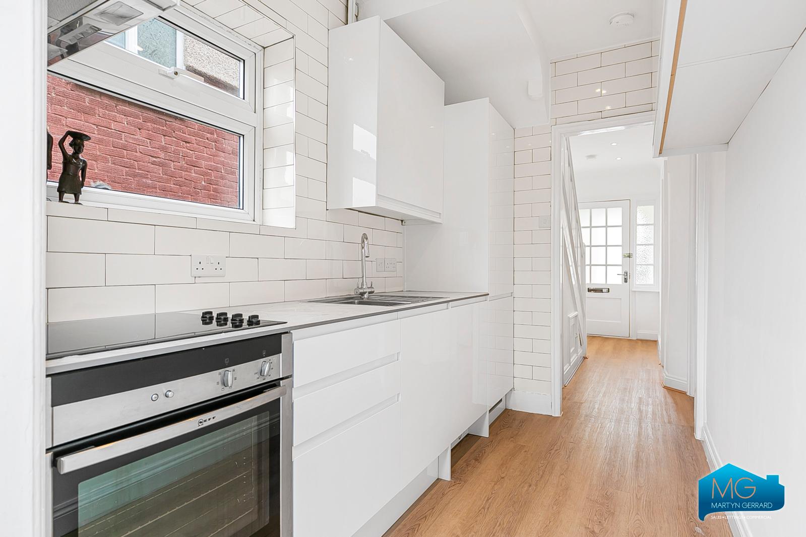 3 bedroom Semi-Detached House to rent - Martyn Gerrard
