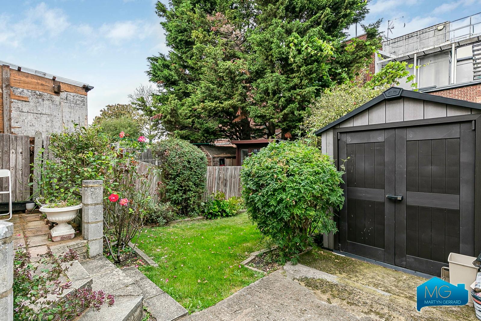 3 bedroom Semi-Detached House to rent - Martyn Gerrard