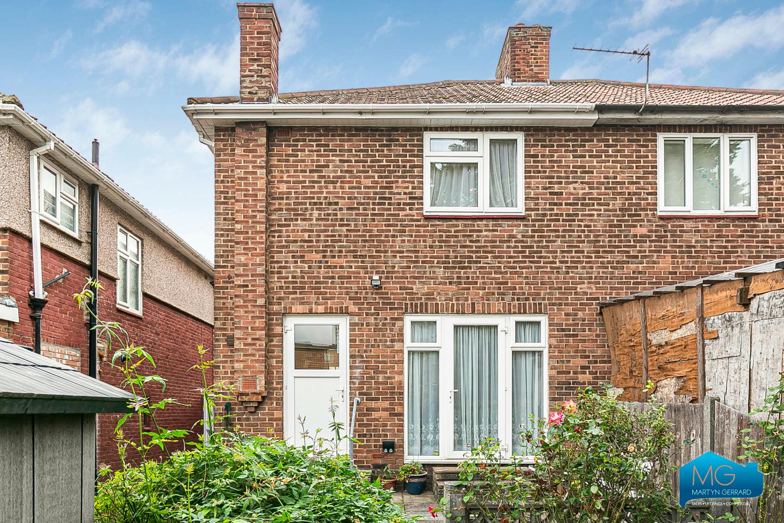 3 bedroom Semi-Detached House to rent - Martyn Gerrard