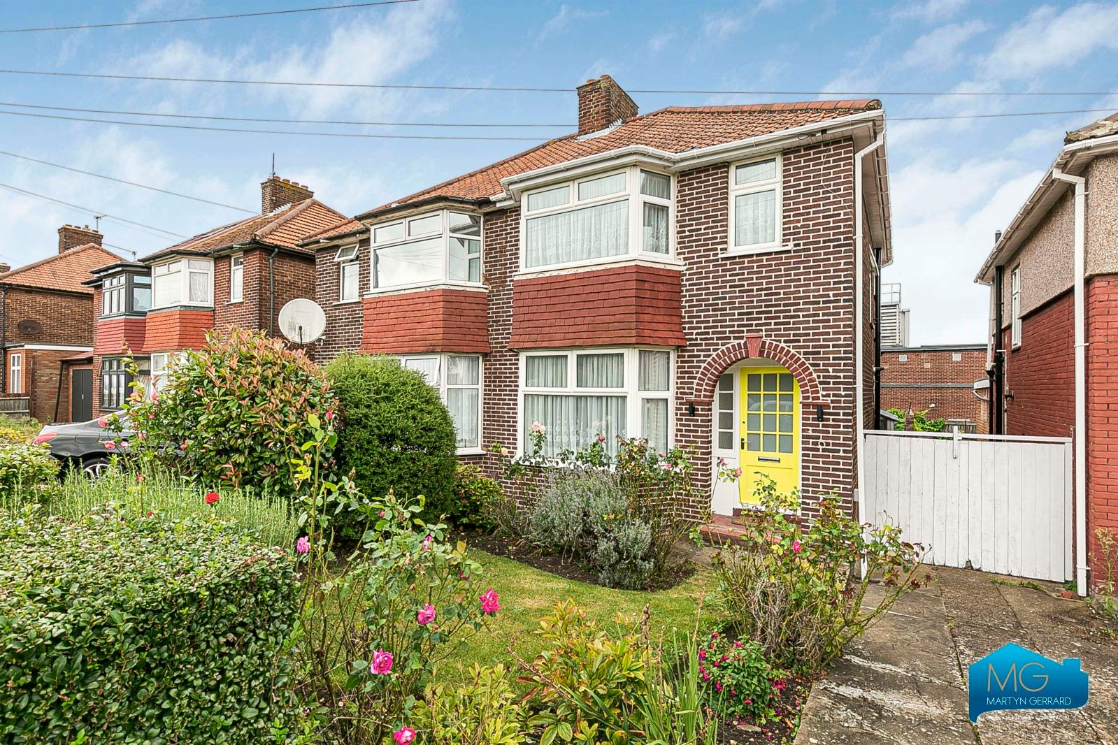 3 bedroom Semi-Detached House to rent - Martyn Gerrard