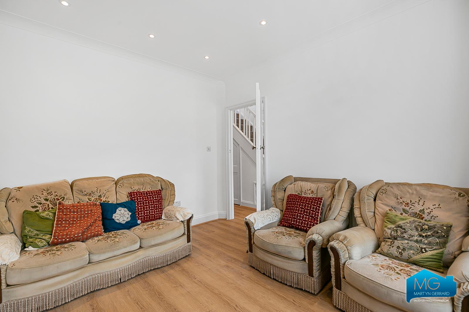 3 bedroom Semi-Detached House to rent - Martyn Gerrard