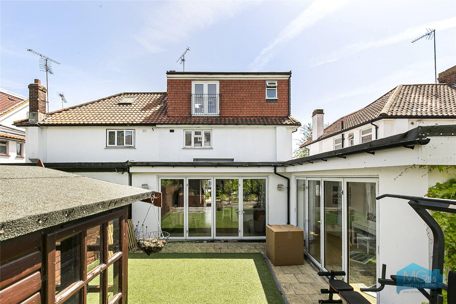 4 bedroom Semi-Detached House to rent - Martyn Gerrard