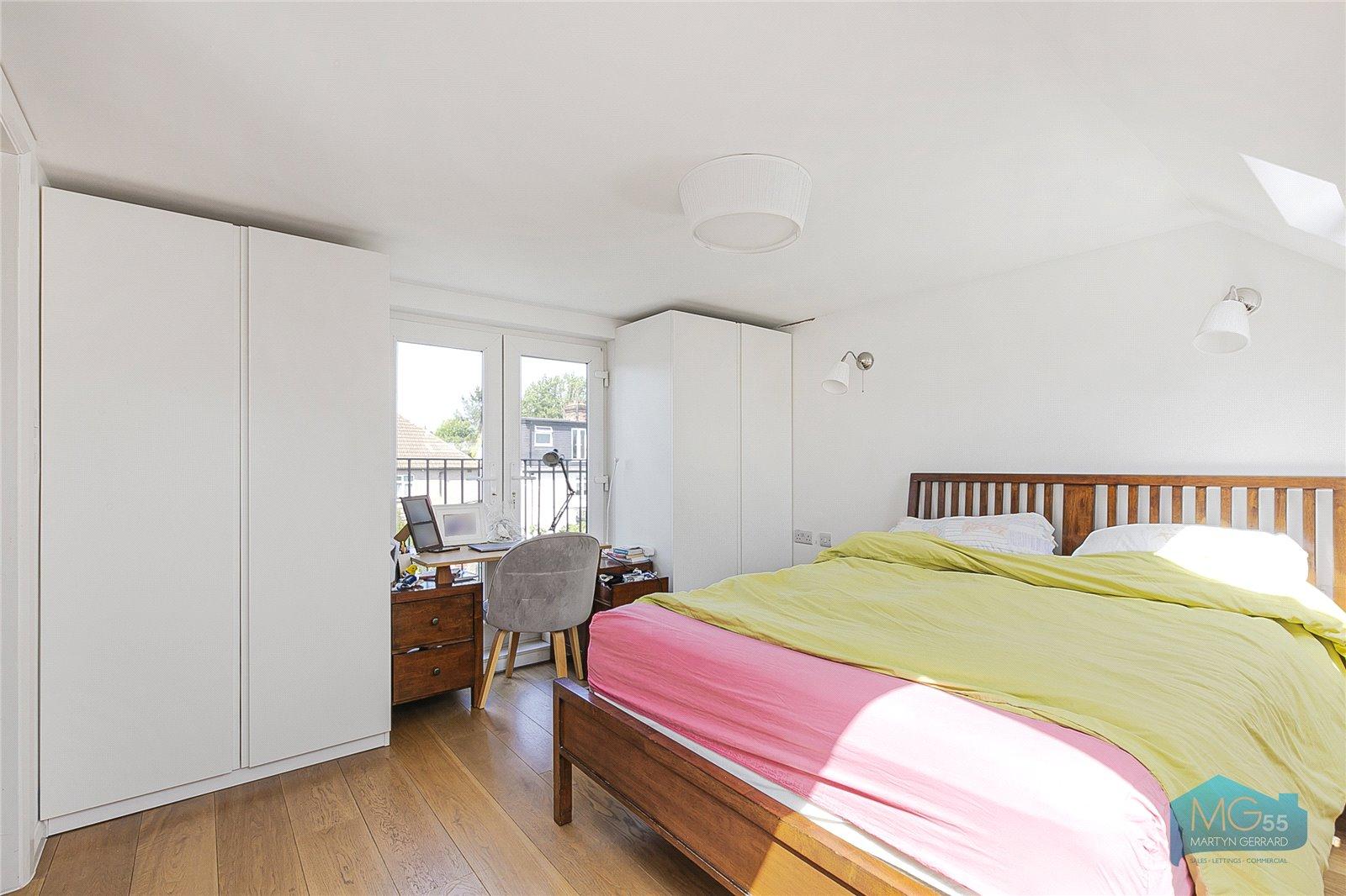 4 bedroom Semi-Detached House to rent - Martyn Gerrard