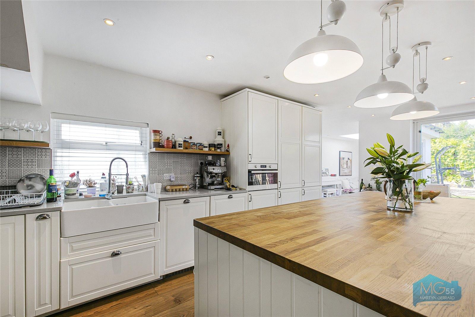 4 bedroom Semi-Detached House to rent - Martyn Gerrard