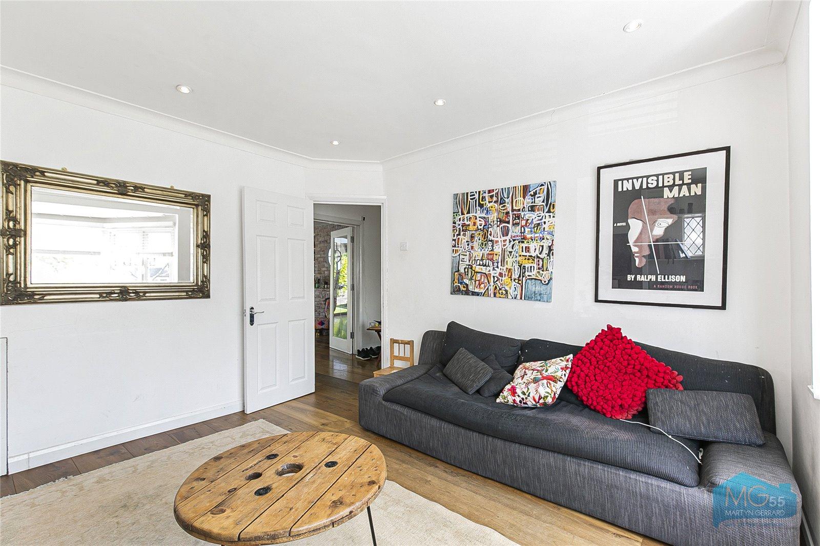 4 bedroom Semi-Detached House to rent - Martyn Gerrard
