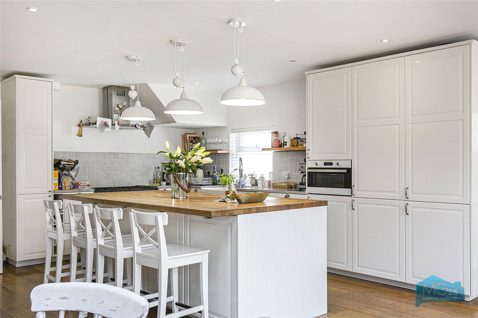 4 bedroom Semi-Detached House to rent - Martyn Gerrard