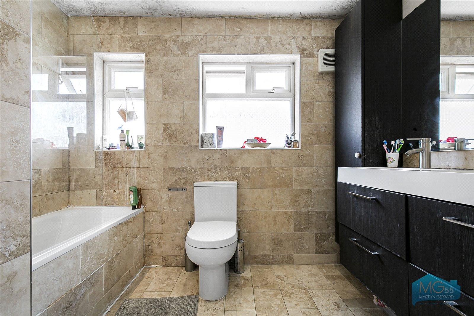 4 bedroom Semi-Detached House to rent - Martyn Gerrard