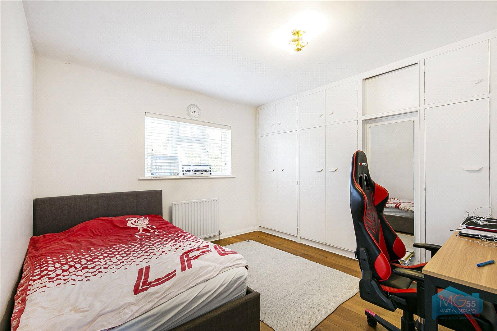 4 bedroom Semi-Detached House to rent - Martyn Gerrard