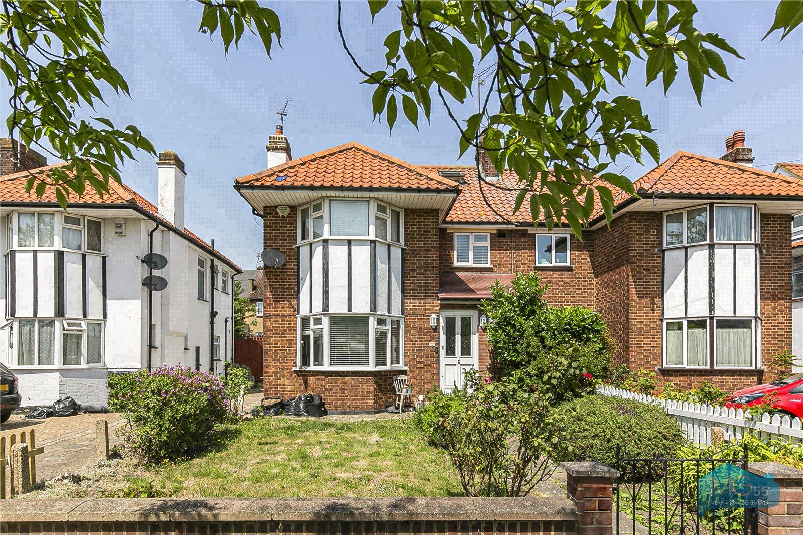 4 bedroom Semi-Detached House to rent - Martyn Gerrard