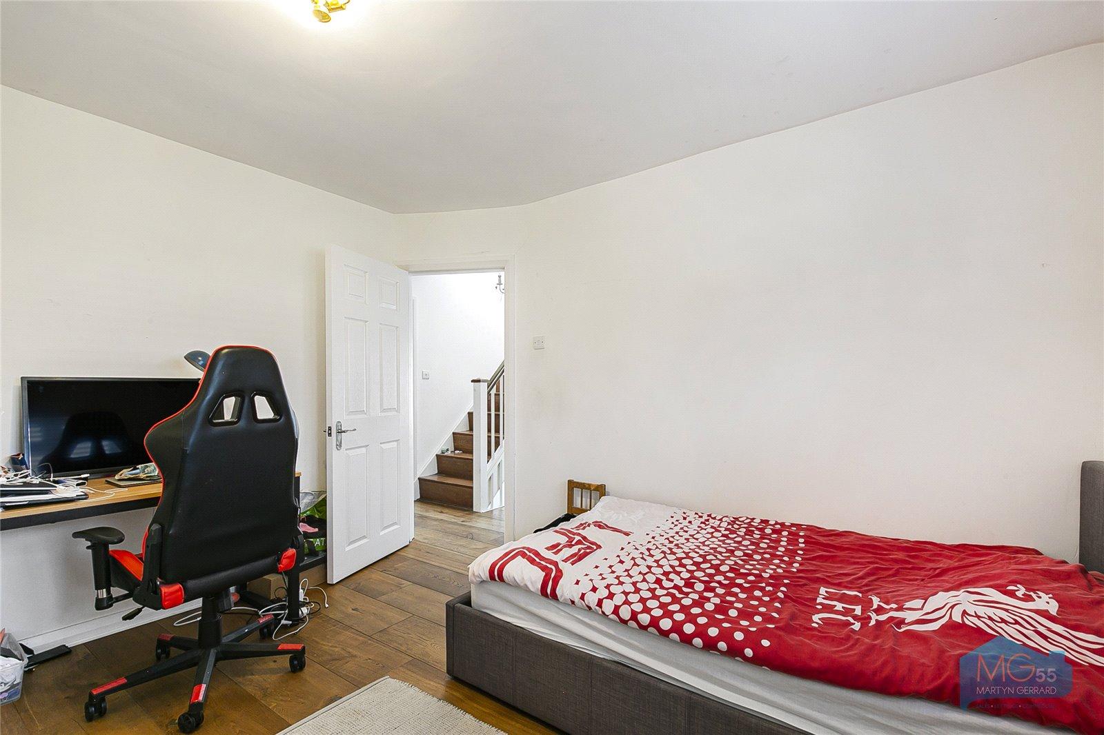 4 bedroom Semi-Detached House to rent - Martyn Gerrard