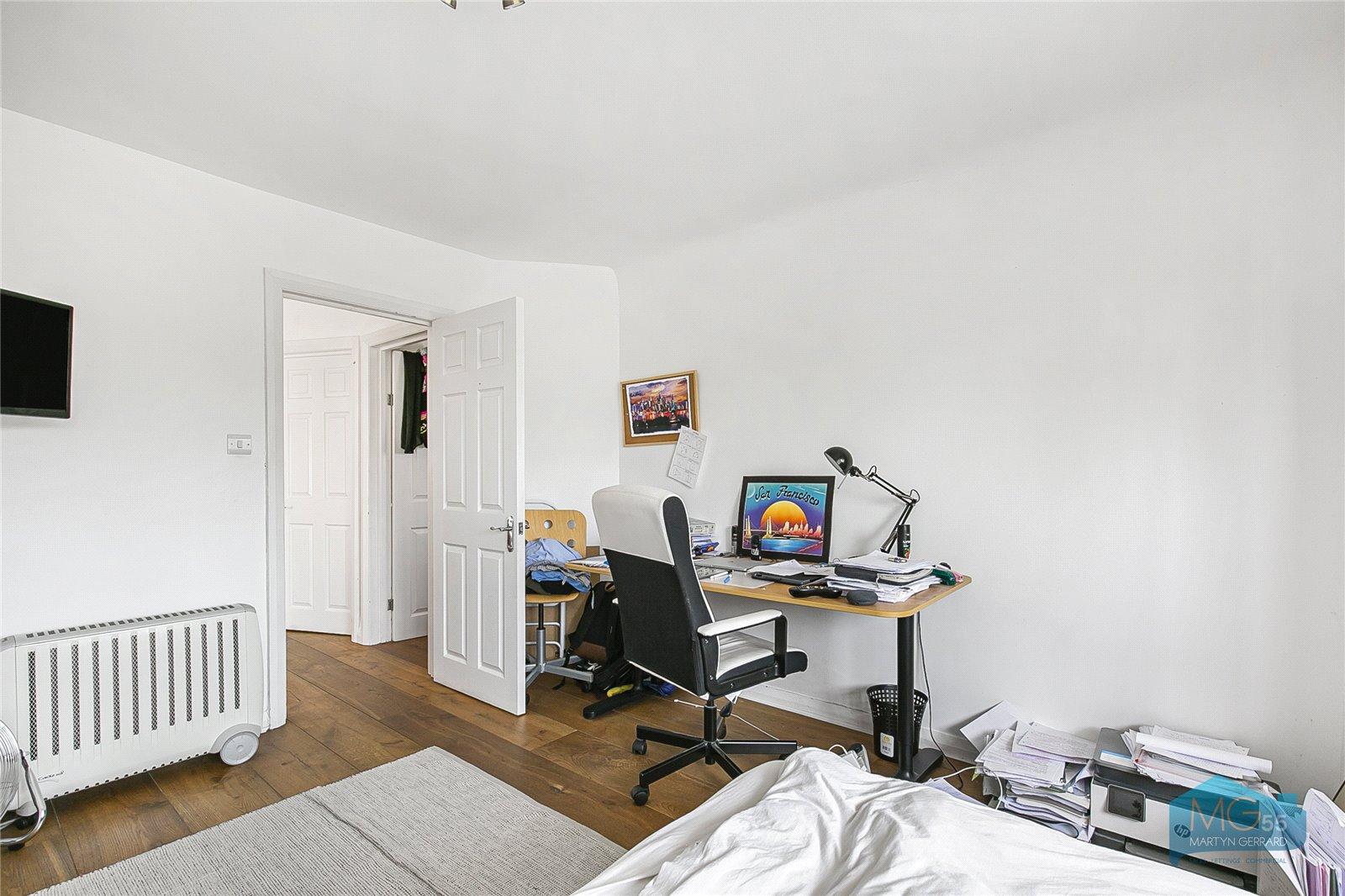 4 bedroom Semi-Detached House to rent - Martyn Gerrard