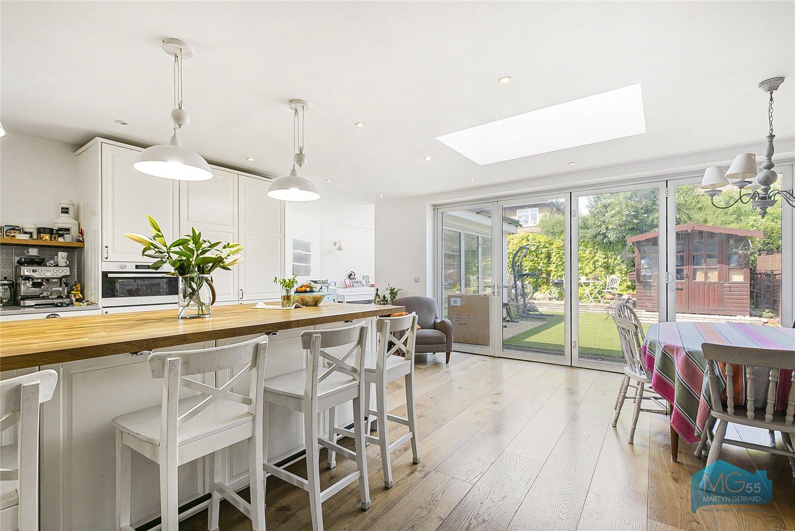 4 bedroom Semi-Detached House to rent - Martyn Gerrard