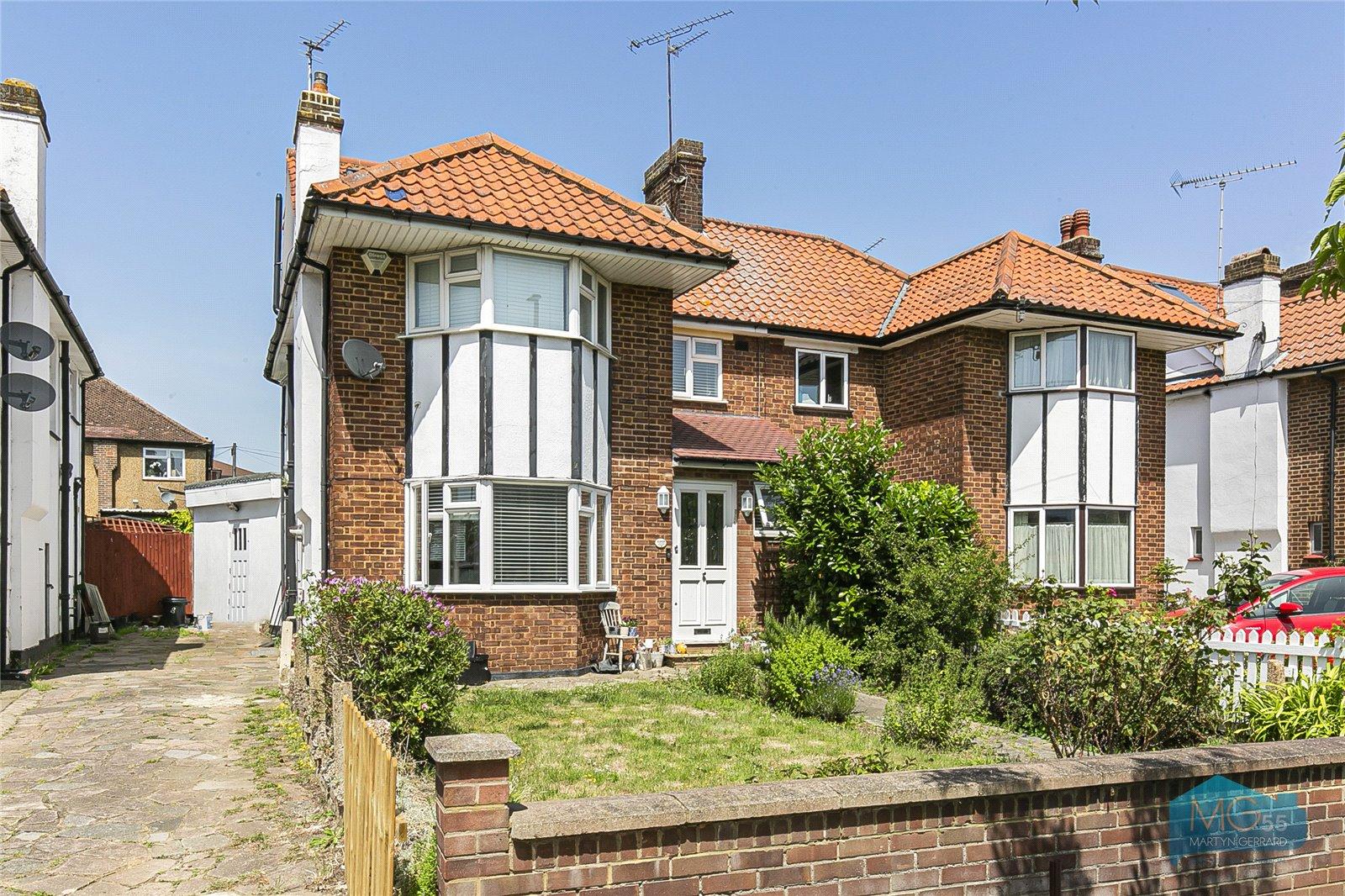 4 bedroom Semi-Detached House to rent - Martyn Gerrard