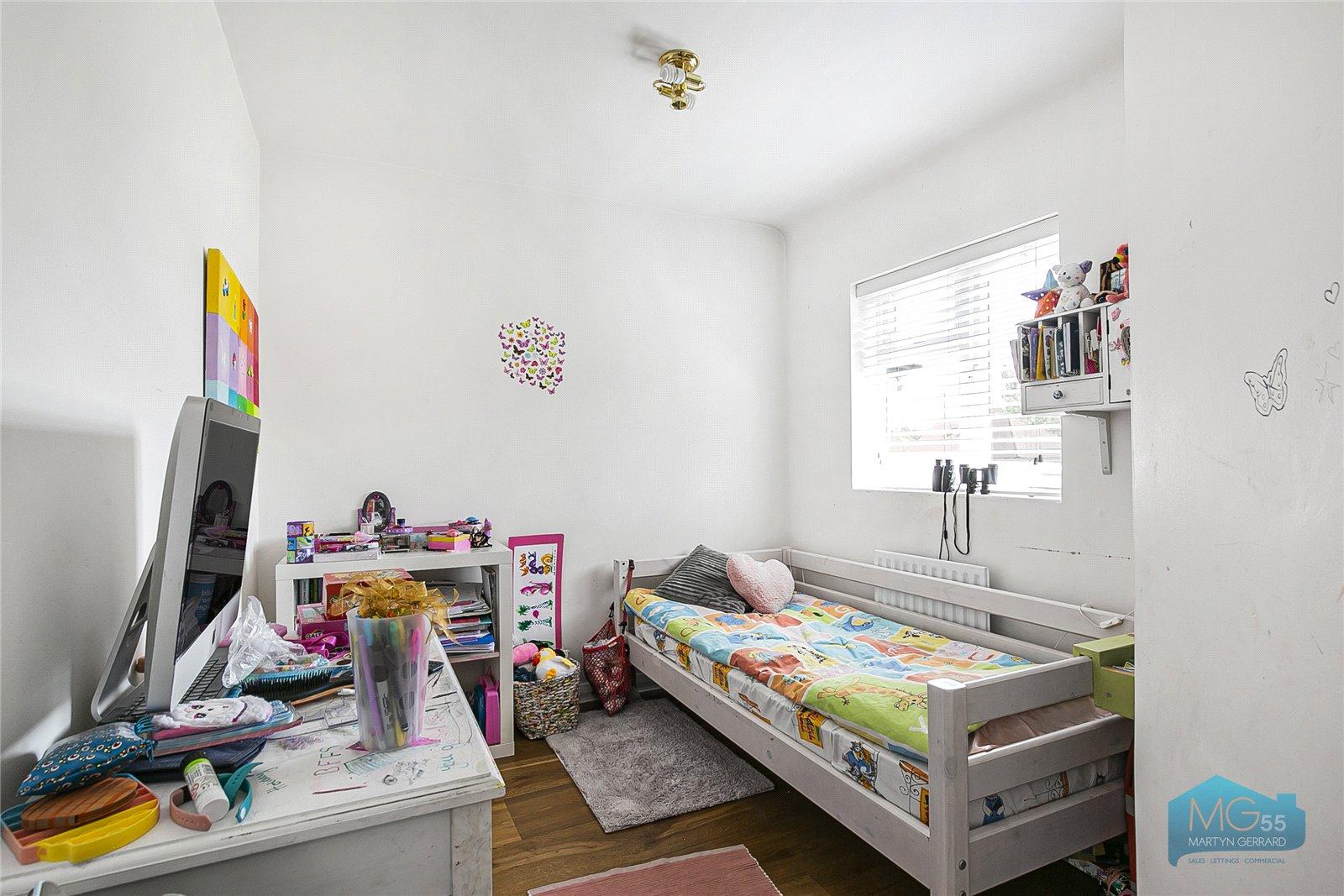 4 bedroom Semi-Detached House to rent - Martyn Gerrard