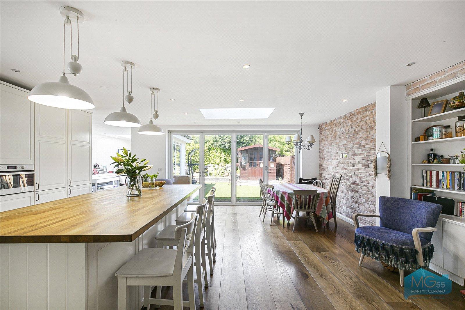 4 bedroom Semi-Detached House to rent - Martyn Gerrard