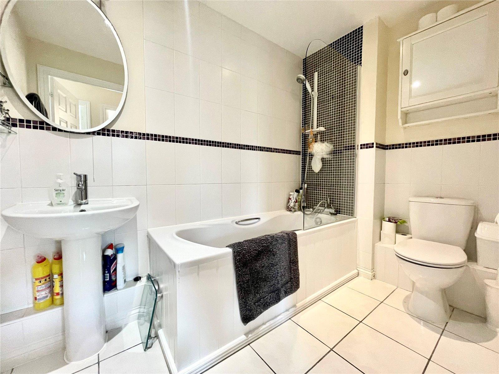 2 bedroom Apartment to rent - Martyn Gerrard