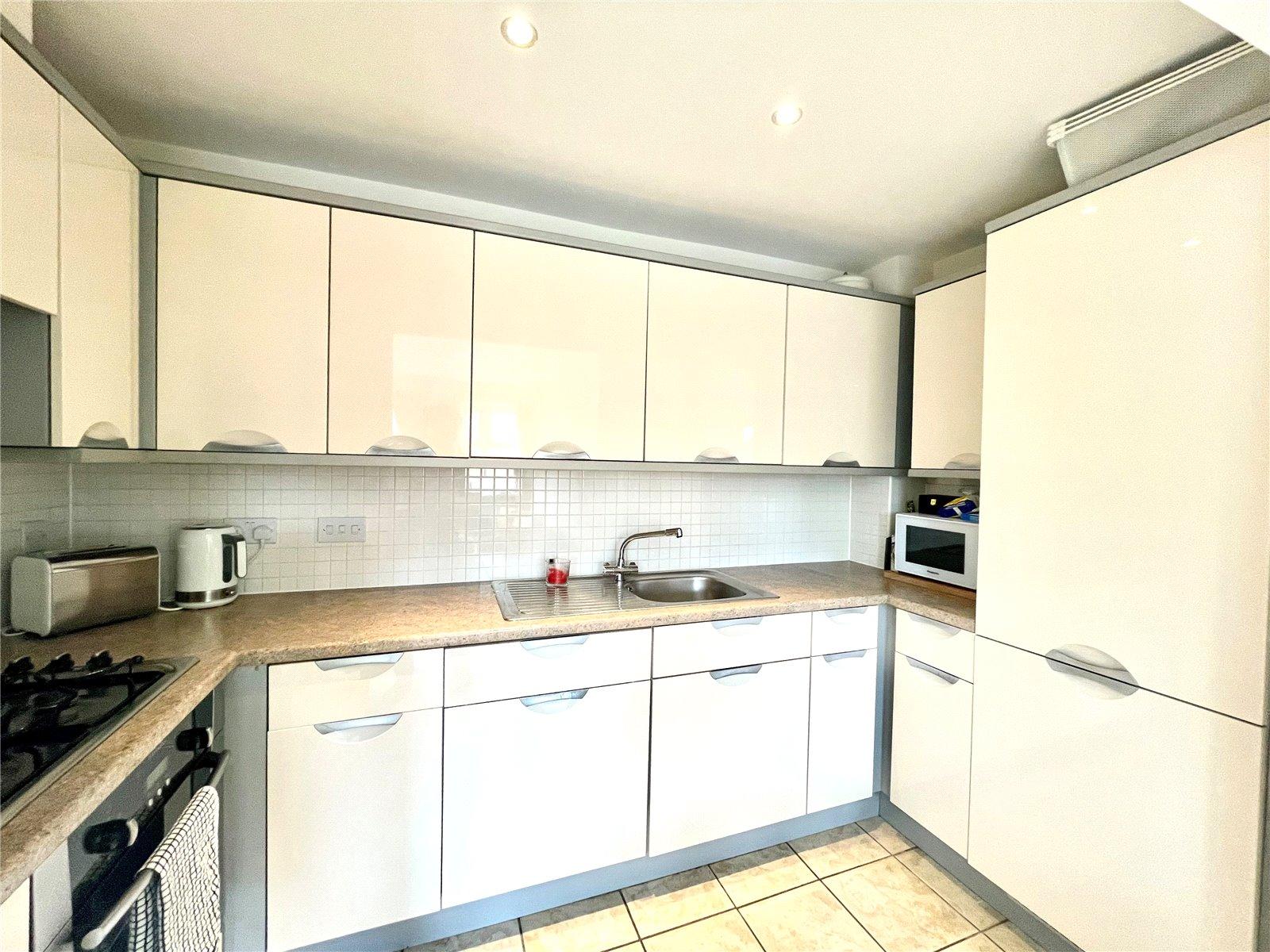 2 bedroom Apartment to rent - Martyn Gerrard