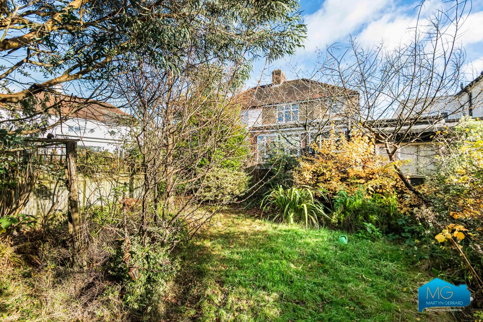 3 bedroom Semi-Detached House to rent - Martyn Gerrard