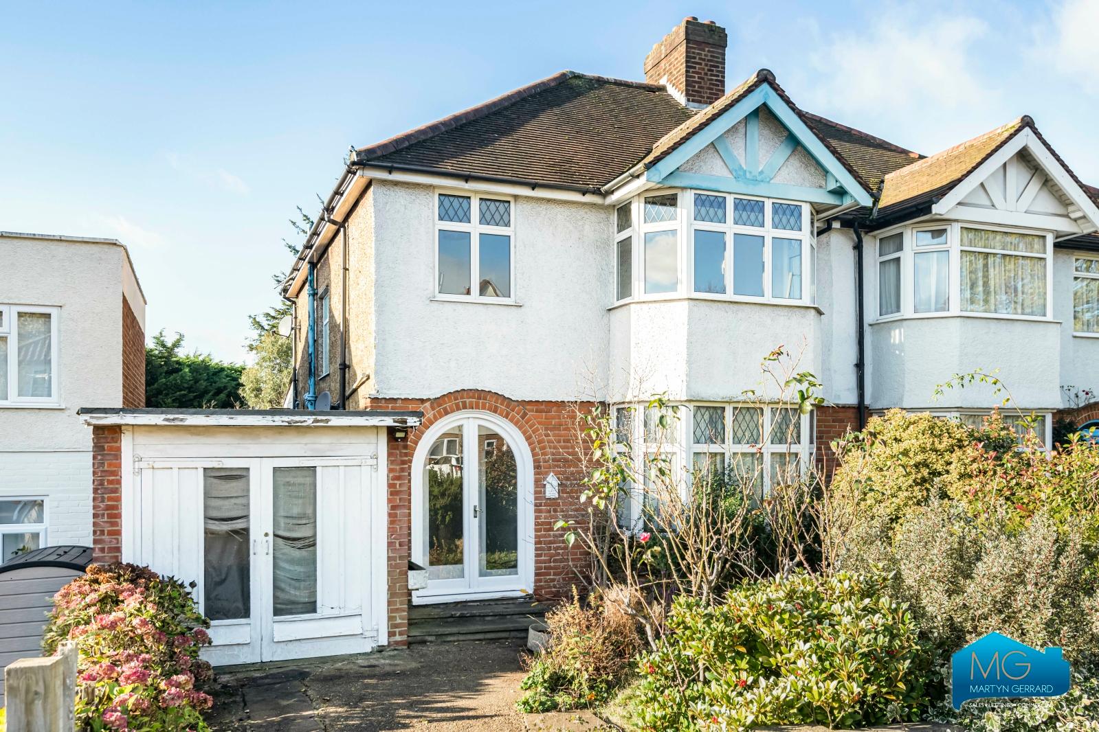 3 bedroom Semi-Detached House to rent - Martyn Gerrard
