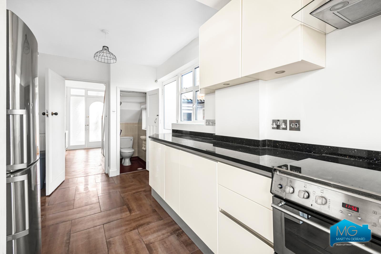 3 bedroom Semi-Detached House to rent - Martyn Gerrard