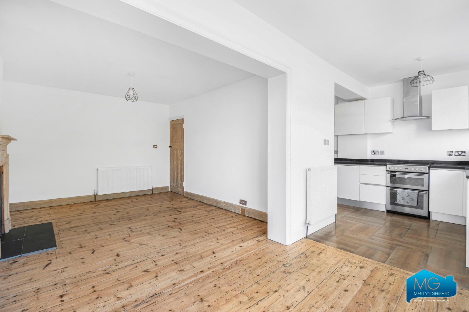 3 bedroom Semi-Detached House to rent - Martyn Gerrard