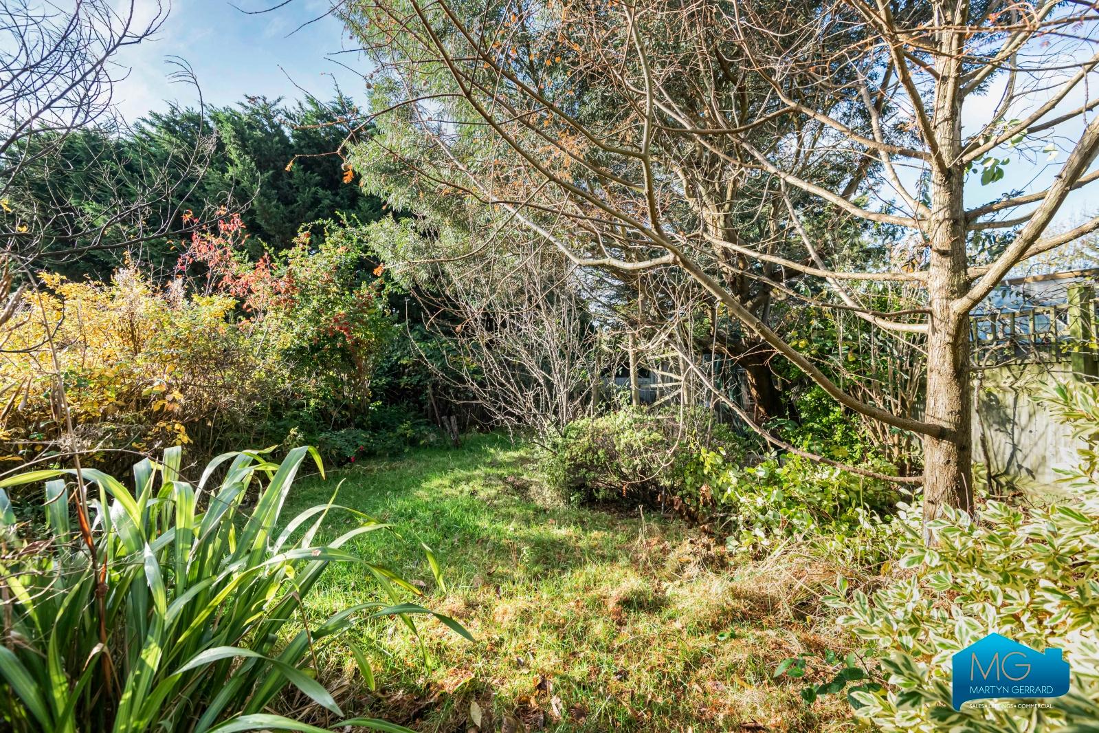 3 bedroom Semi-Detached House to rent - Martyn Gerrard