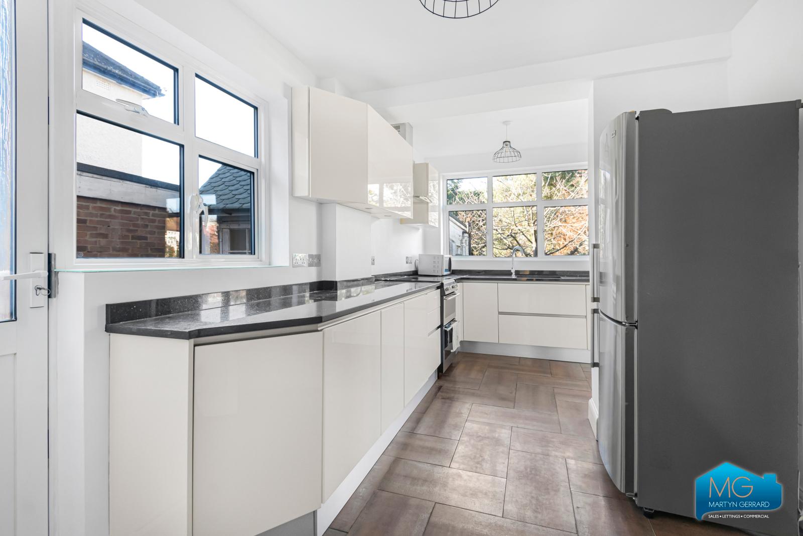 3 bedroom Semi-Detached House to rent - Martyn Gerrard
