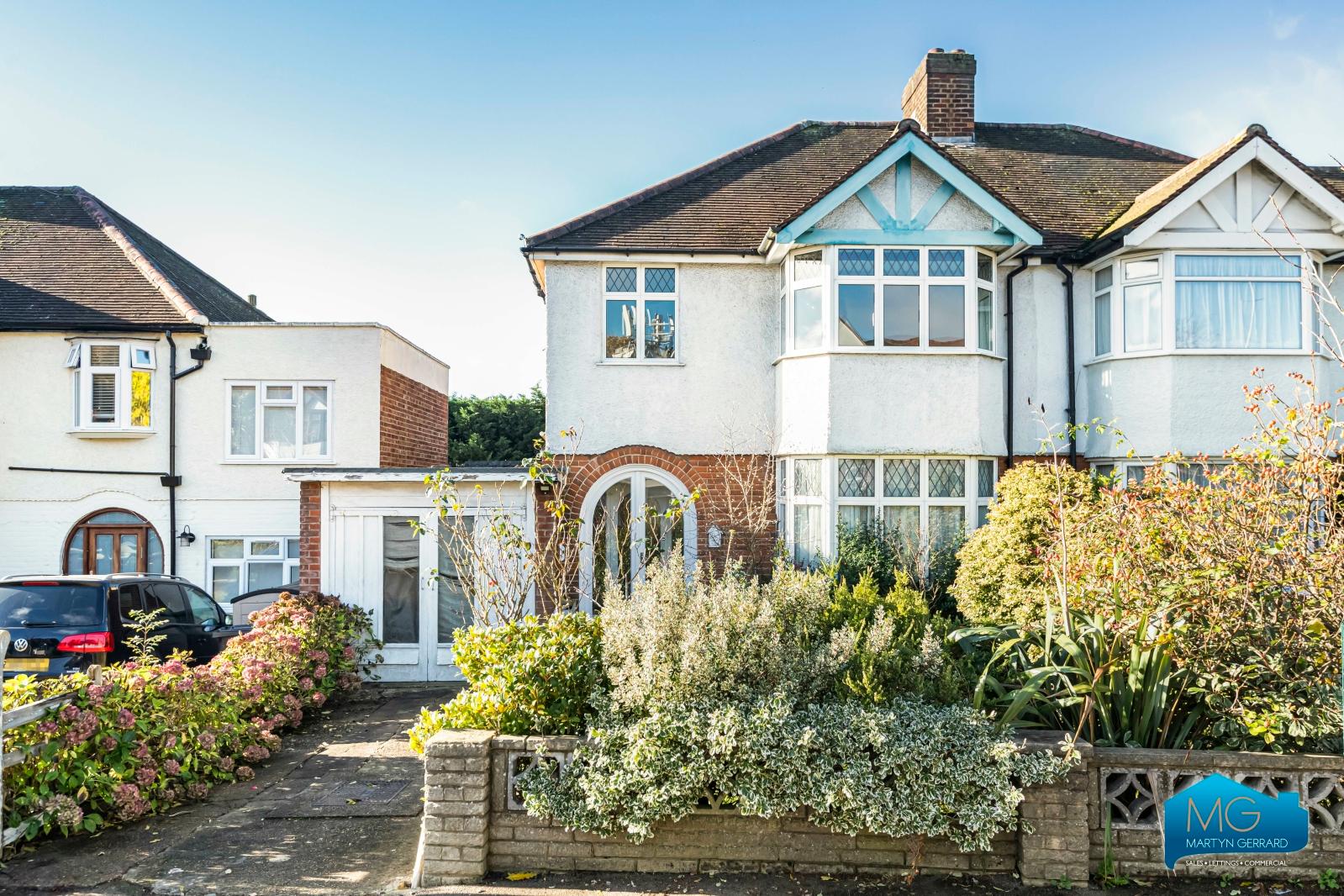 3 bedroom Semi-Detached House to rent - Martyn Gerrard