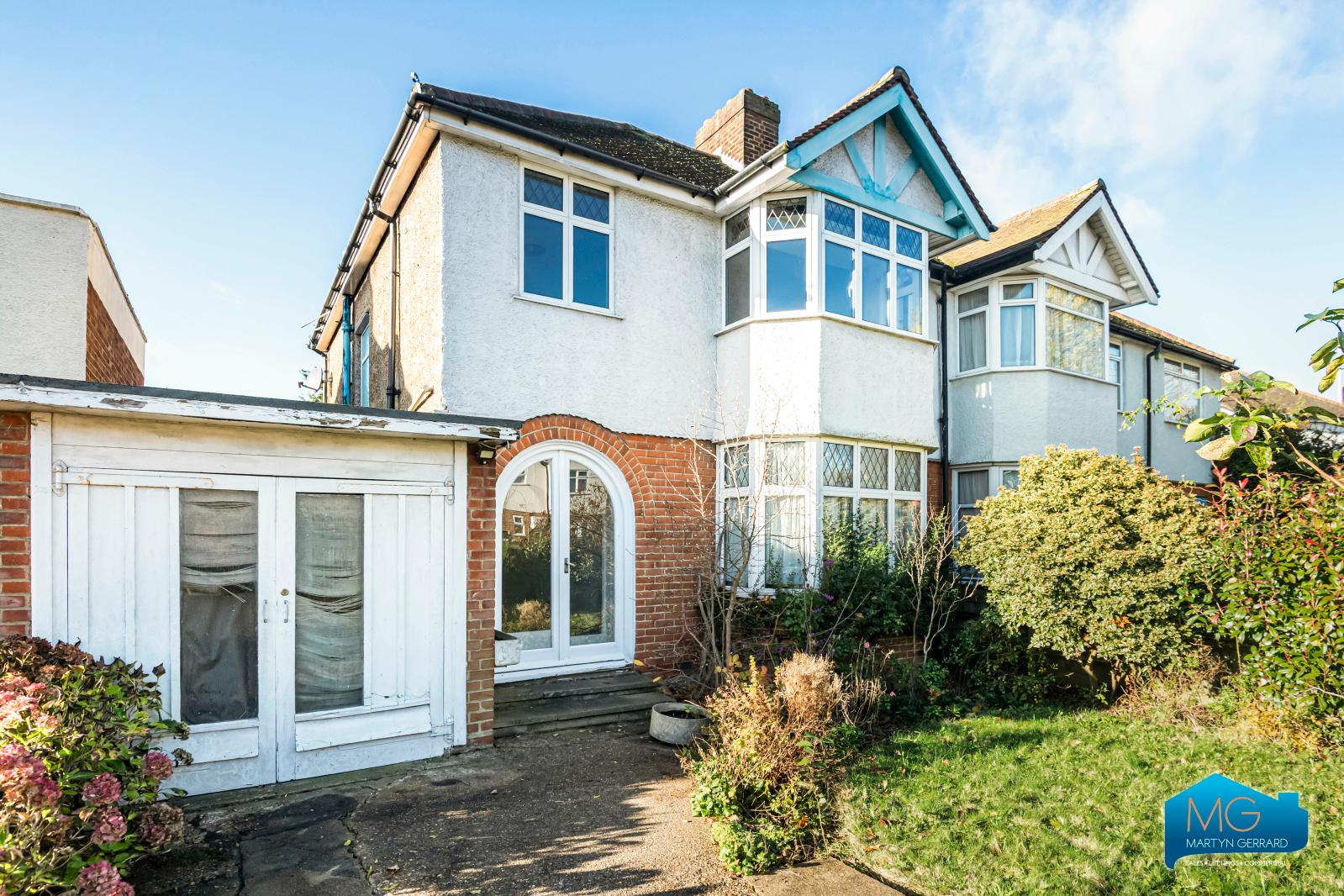 3 bedroom Semi-Detached House to rent - Martyn Gerrard