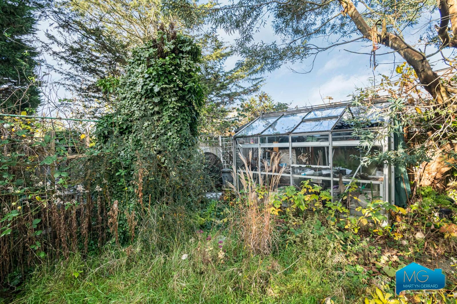 3 bedroom Semi-Detached House to rent - Martyn Gerrard