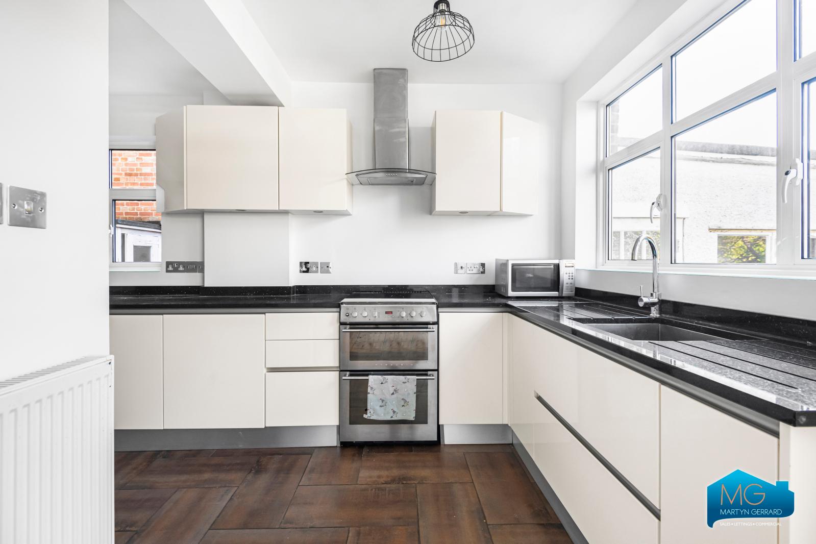 3 bedroom Semi-Detached House to rent - Martyn Gerrard