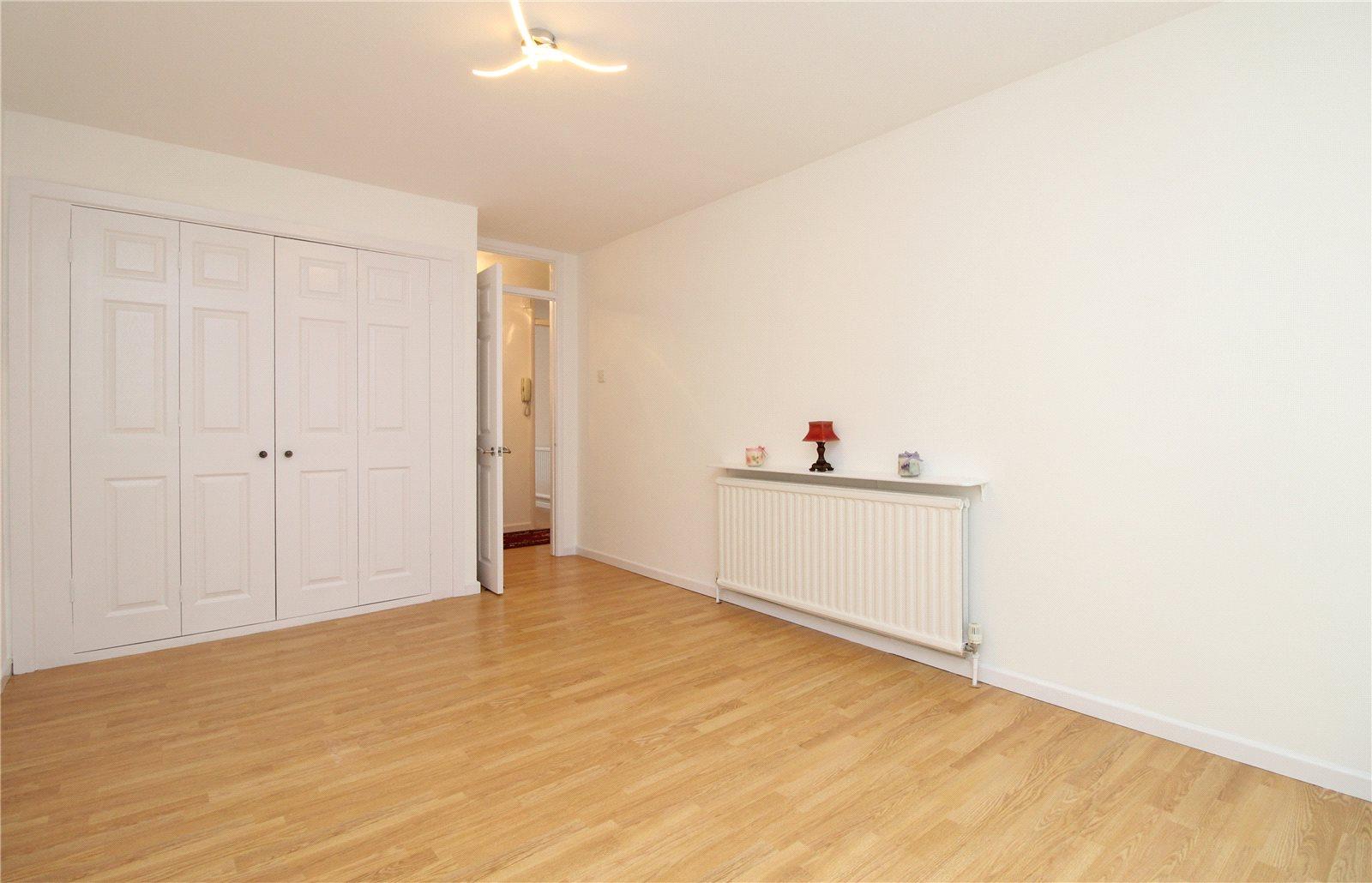 2 bedroom Apartment to rent - Martyn Gerrard