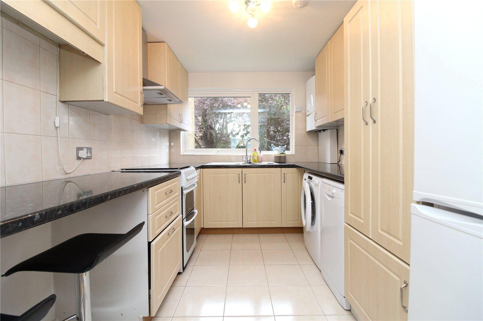 2 bedroom Apartment to rent - Martyn Gerrard